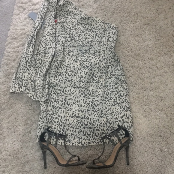 Beautiful Animal Patterned One Shoulder Dress - Picture 2 of 3
